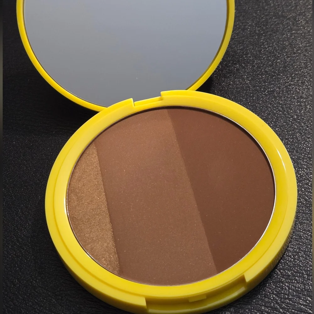 🎁Trixie Cosmetics Flower Power Bronzer and Highlighter in Shade Groovy Gardenia